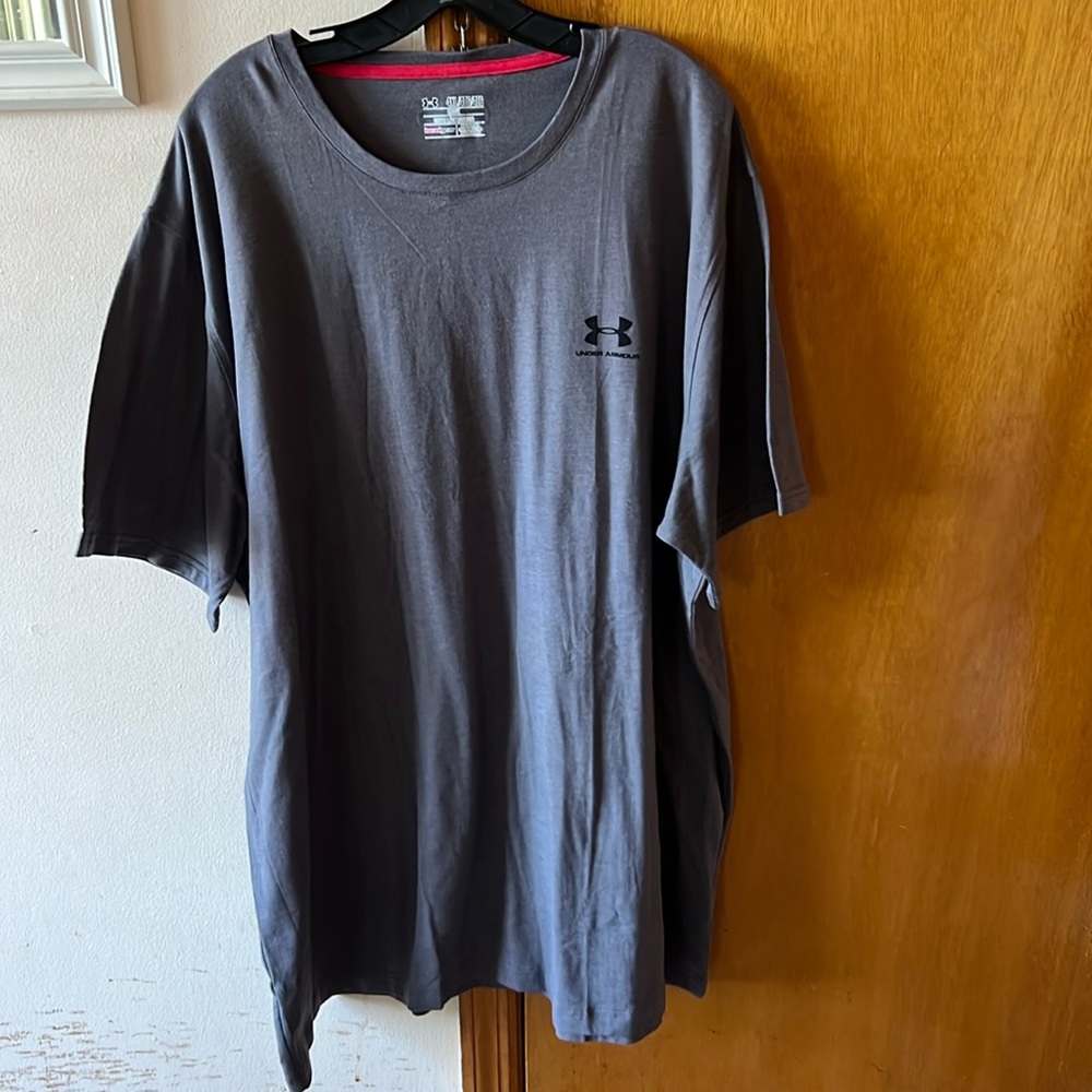 Under Armour Plus size tshirt